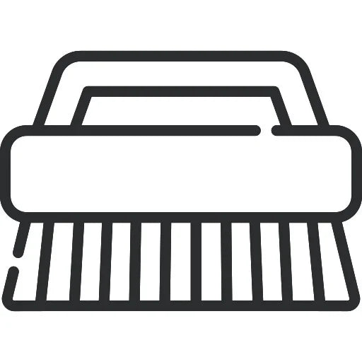 Cepillo de cerdas gruesas para peinar el césped artificial después de la instalación